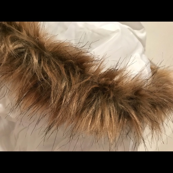 SALE‼️ LIKE NEW White fur hood coat - Picture 4 of 5